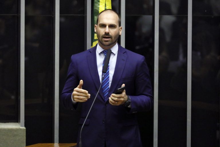 Eduardo Bolsonaro desiste da indicação para embaixada nos EUA